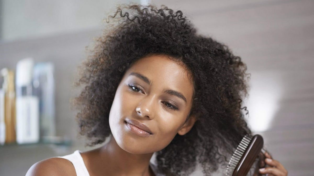 Les 5 meilleures brosses pour démêler les cheveux crépus / frisés - Ma  Coiffeuse Afro